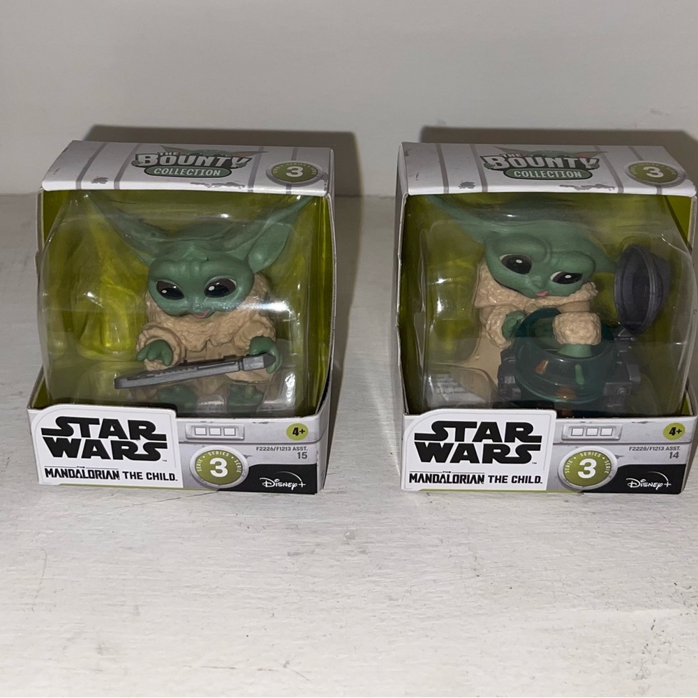 Star Wars The Mandalorian The Child Figure Set - Green and Tan